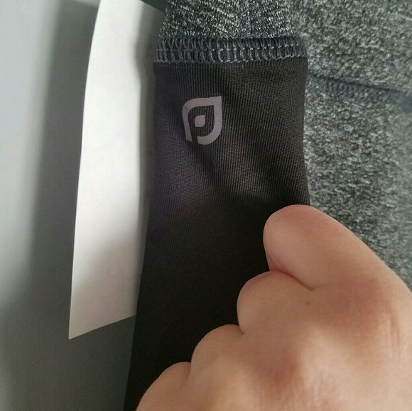 Popular Basics NEW Mesh Panel Cropped Workout Leggings Size S - Picture 5 of 8